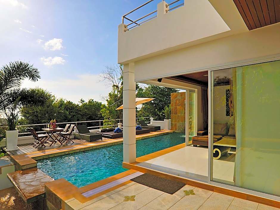 Villa Melitta, Pool, Beach, 360-SeaViews, 6-bed Thai Luxury on Best Location in Samui