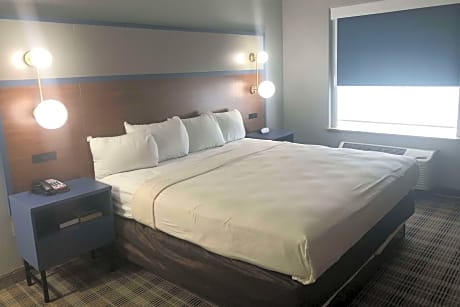1 King Bed, Mobility Accessible Suite, Bathtub w/ Grab Bars, Non-Smoking