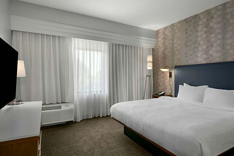 Courtyard by Marriott Charlotte Airport North