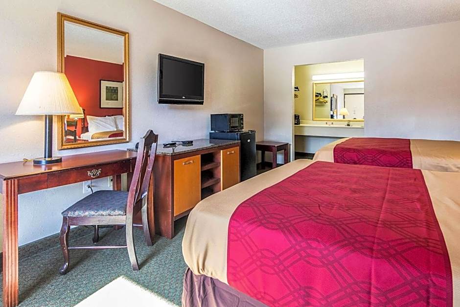 Econo Lodge Inn & Suites Conference Center Dublin