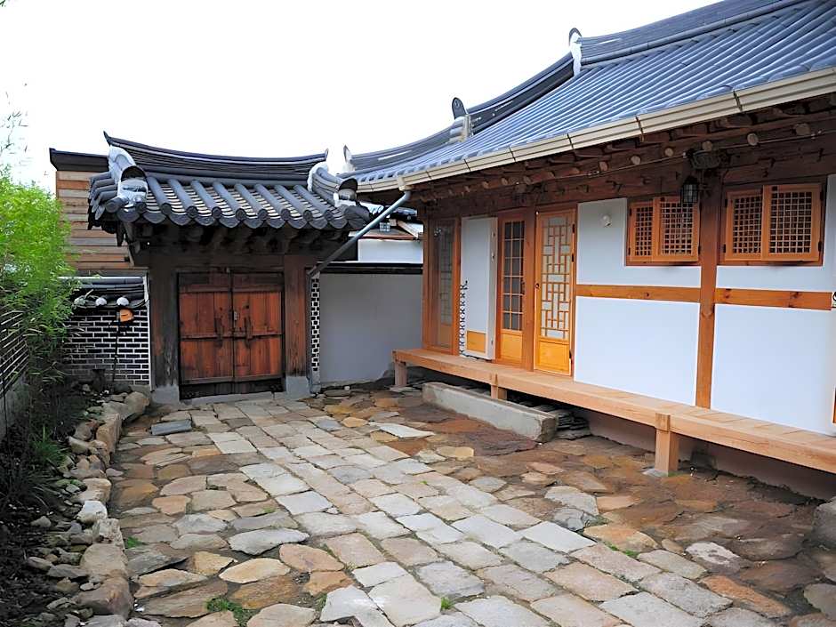 Gaeunchae Hanok Guesthouse Jeonju 2 (Korea Quality)