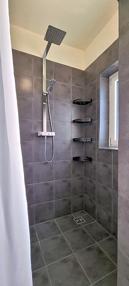 Zweibettzimmer "Grau" in zentraler Lage