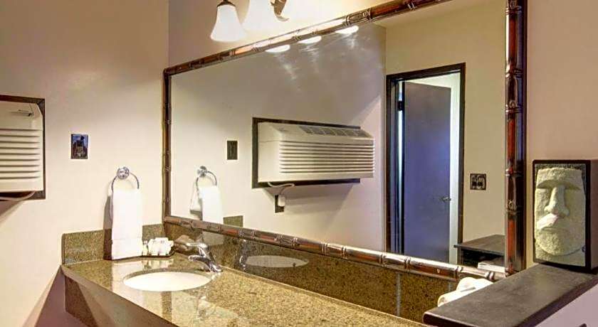 Caliente Tropics Hotel