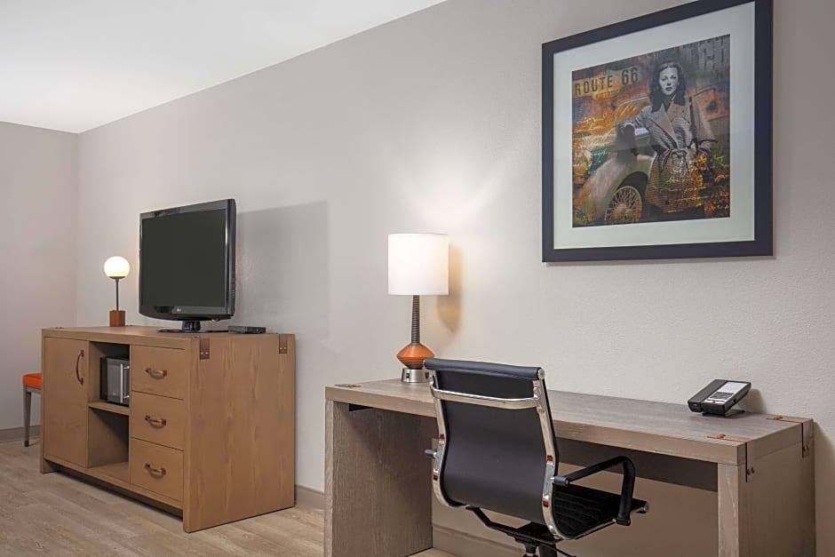 Photo 1 of 9 of 2 Queen Beds with Sofabed, Hearing/Mobility Accessible, Bathtub, 1st Floor