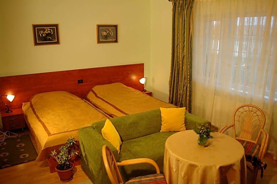 Country Club La Mesteceni