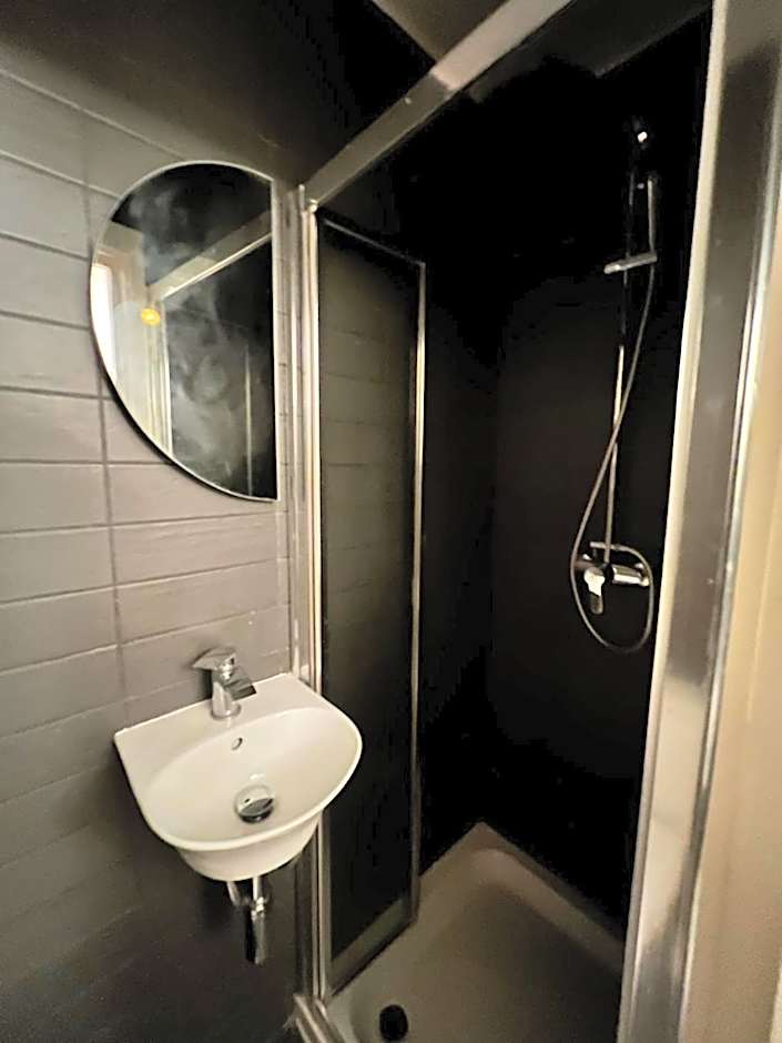 Exhibition Court Hotel 4