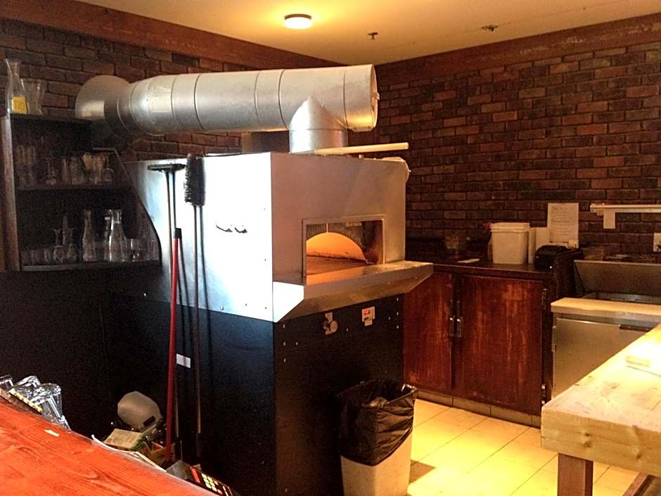 Howe Sound Inn & Brewing Company