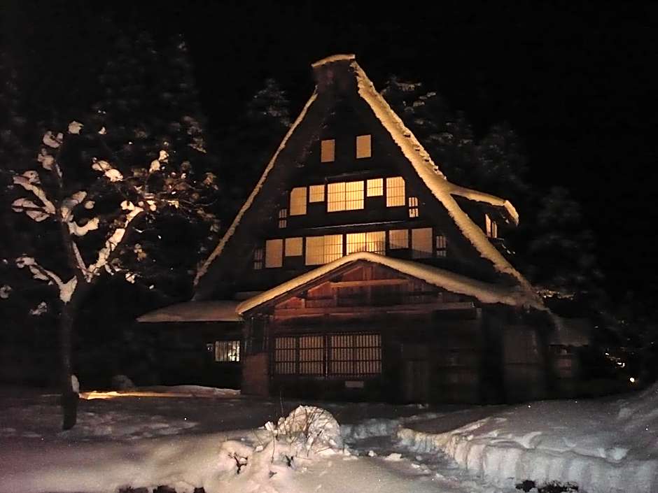 Gokayama Onsen Akaokan