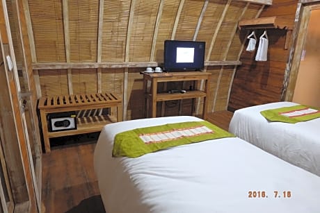 Twin - Bedroom