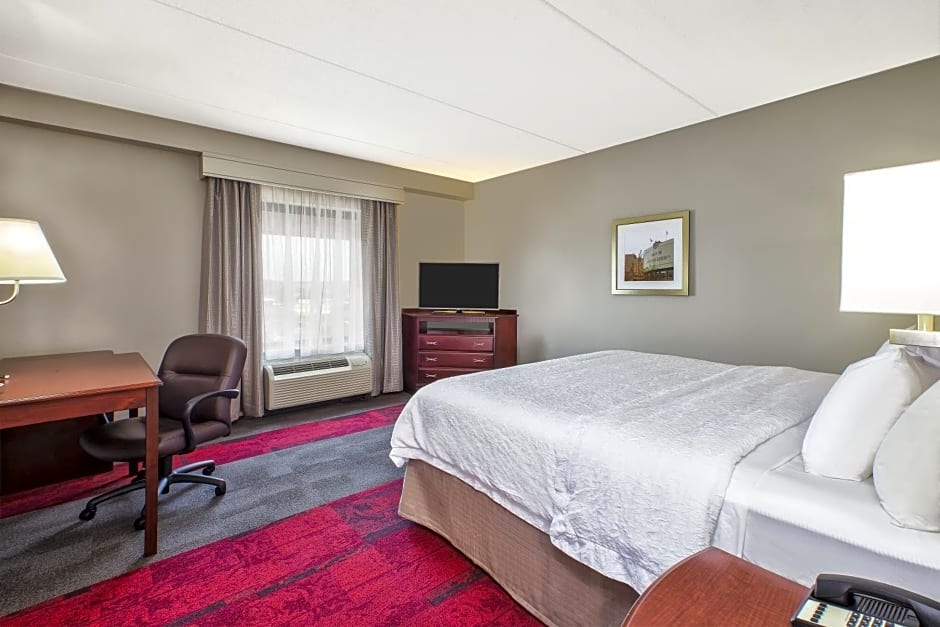 Hampton Inn & Suites Madison - West