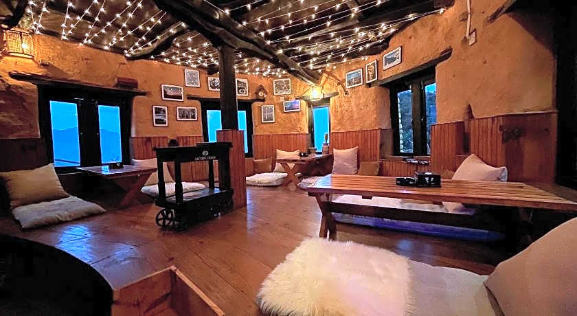 Bhanjyang Village Lodge