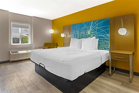 King Room with Mobility Accessible Tub