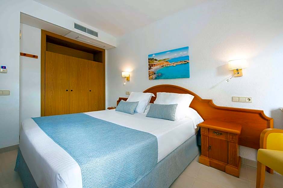 Valentin Reina Paguera - Adults Only