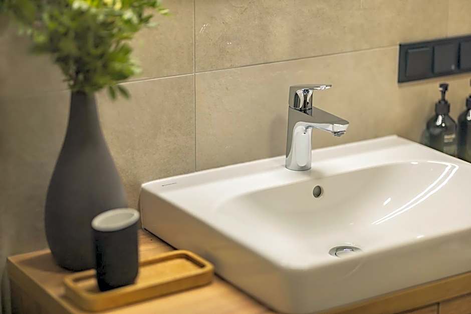 RIVERSIDE RAURIS APARTMENTS