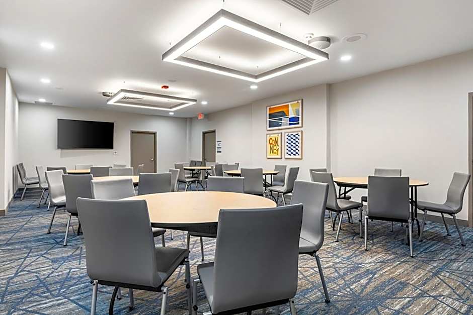 Holiday Inn Express Van Nuys By IHG