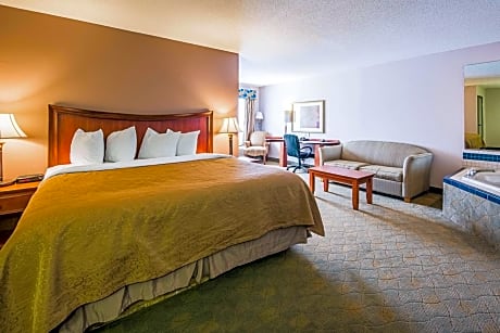 1 King Bed Suite - Non-Smoking