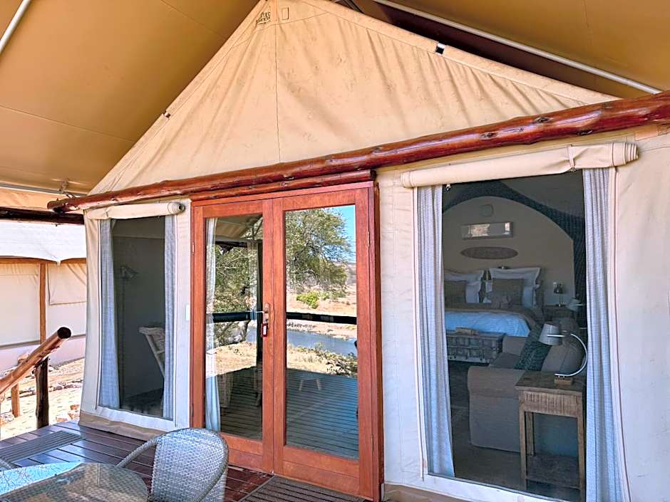 Nyati Safari Lodge