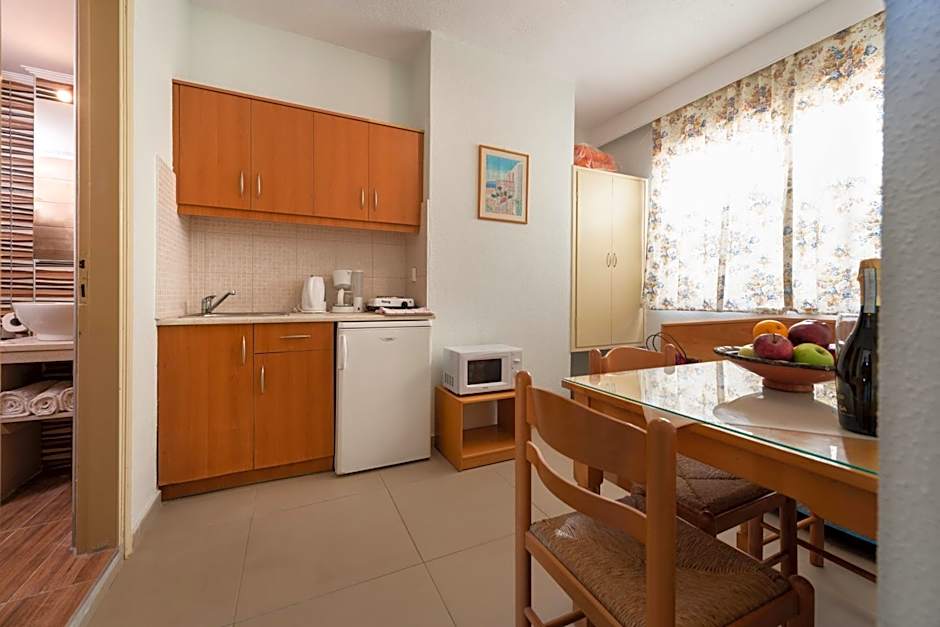 Erato Studios & Apartments