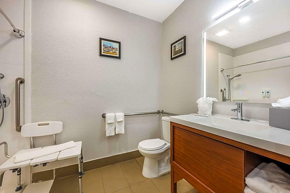 Comfort Suites Omaha East-Council Bluffs