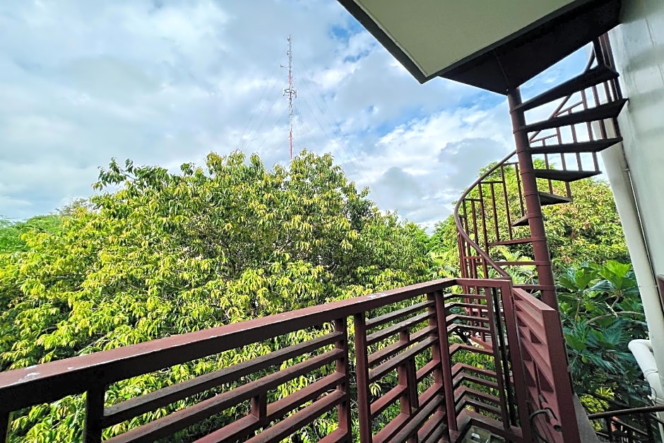 MC's L Transient House