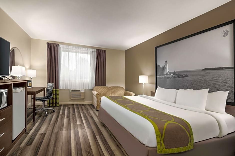 Super 8 by Wyndham Sarnia ON