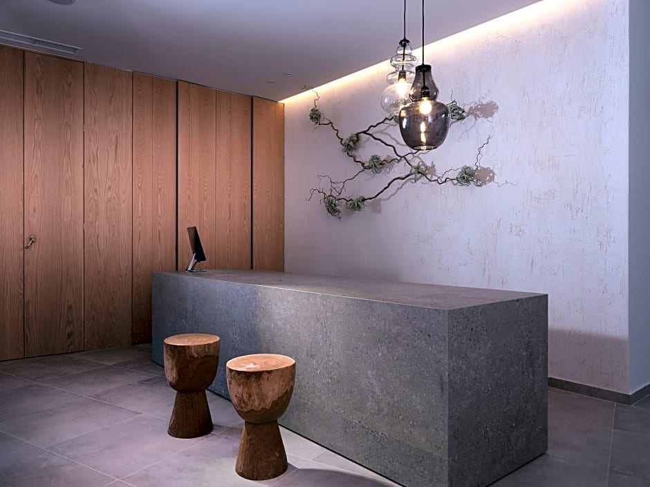 Cavo Vezal - Adults Only