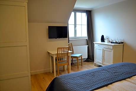 Double or Twin Room with Private Bathroom