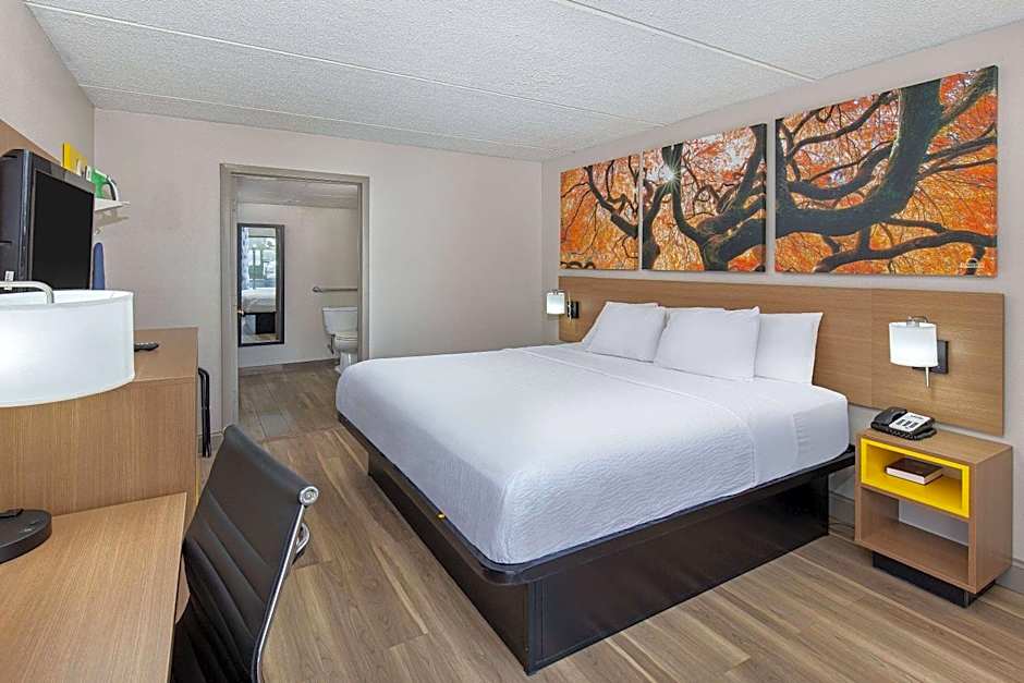 Days Inn by Wyndham Knoxville North