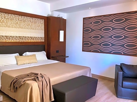 Deluxe Double or Twin Room with Spa Bath