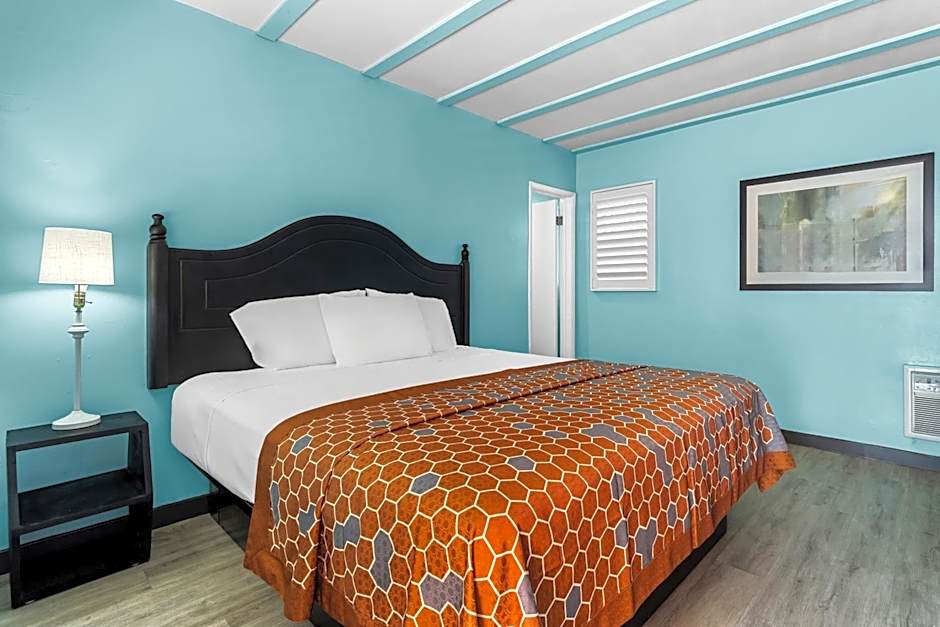 Rodeway Inn & Suites North Hollywood Burbank Airport - Universal Area