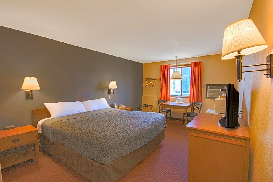 Photo 1 of 9 of King Room