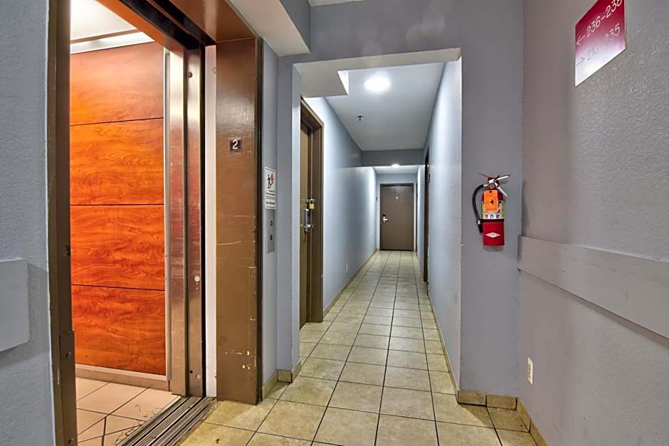 Econo Lodge Inn & Suites Virginia Beach - Norfolk