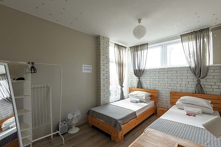 Foto 1 dari 10 — Double Room with Shared Toilet