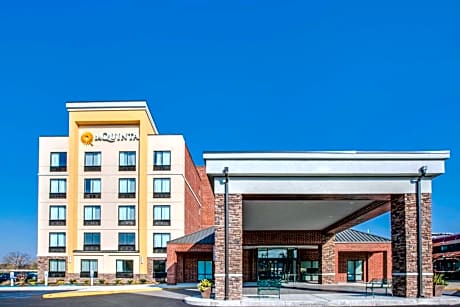 La Quinta Inn & Suites by Wyndham Philadelphia Airport