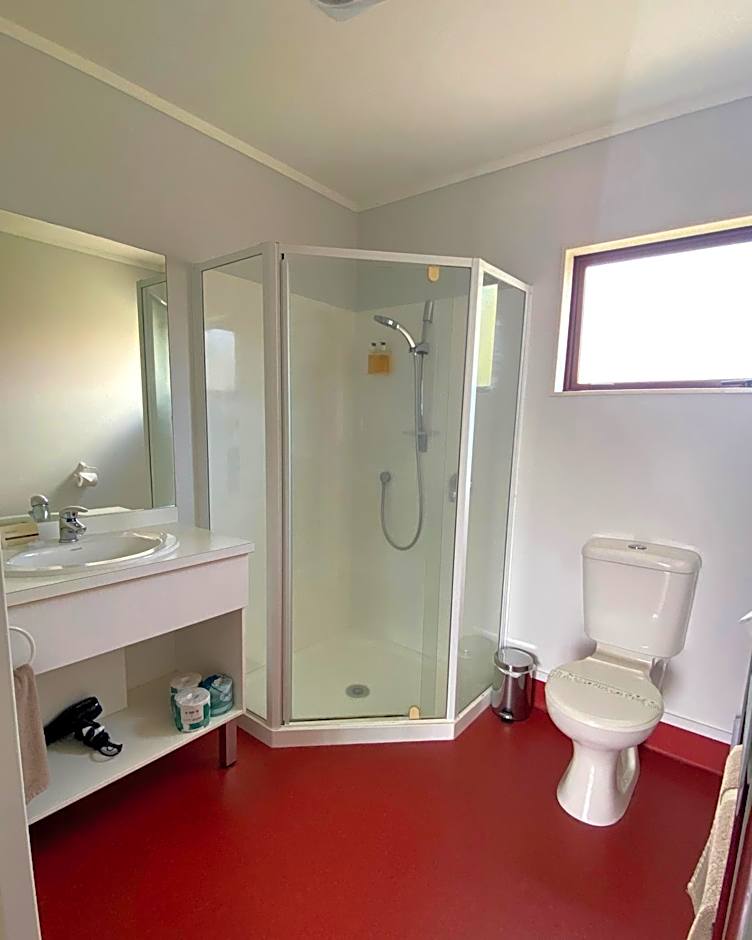 Adventure Lodge & Motel and Tongariro Crossing Track Transport