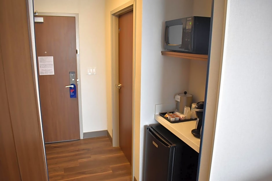 Holiday Inn Express And Suites Boston South - Randolph By IHG