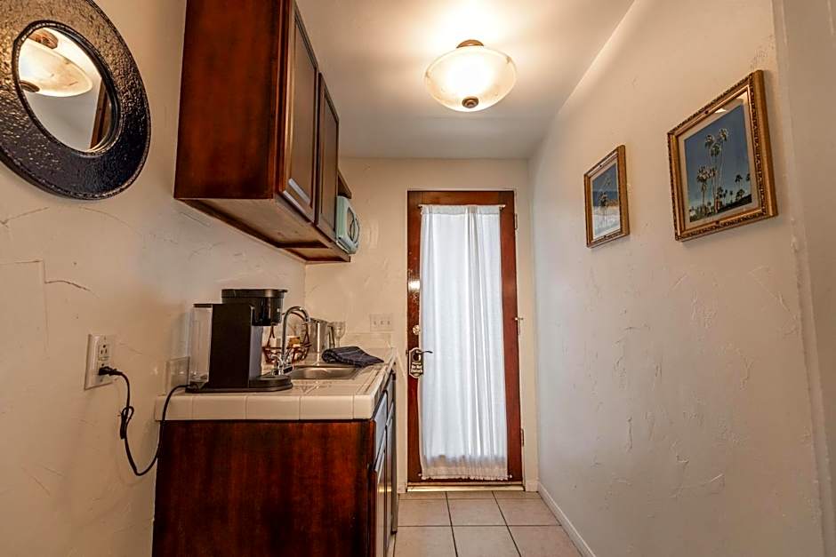 Old Ranch Inn - Adults Only 21 & Up