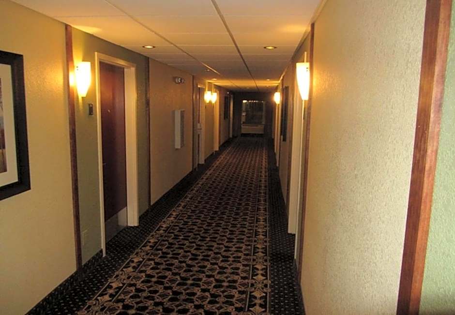 Best Western Plus Parkway Hotel