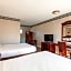 Studio City Court Yard Hotel