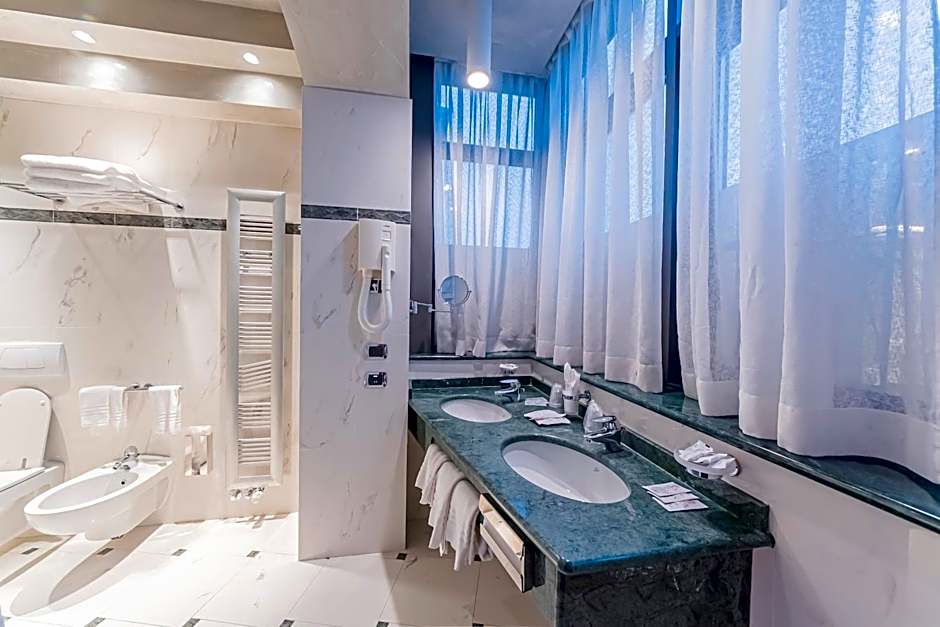 Dado Hotel International