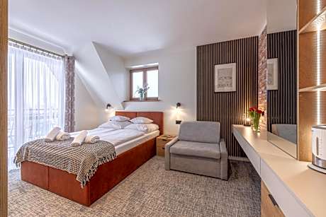 Apartment with Mountain View