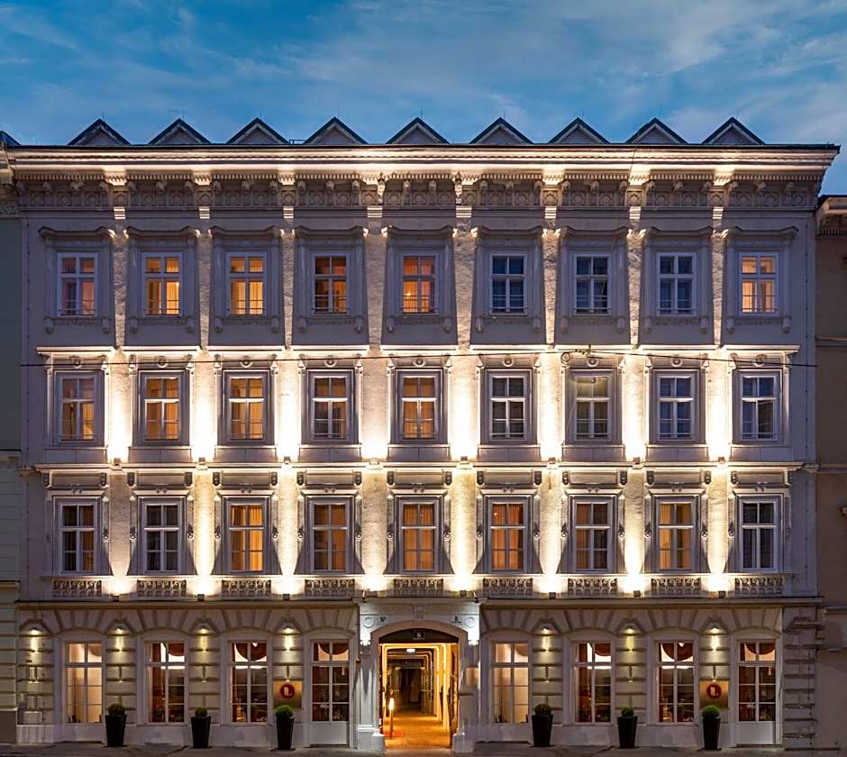 The Levante Rathaus Apartments