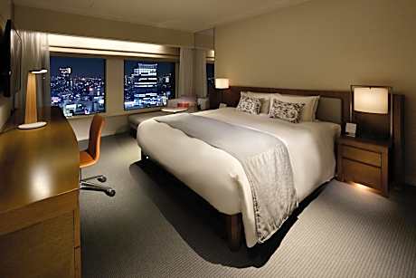 Club Floor "Premier Grand" Superior King Room with Club Lounge Access - Non-Smoking