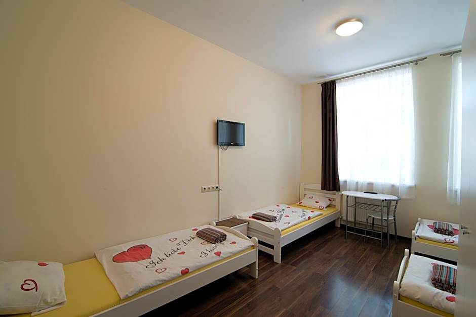 Happy Hotel