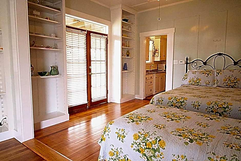 Peach Tree Inn & Suites