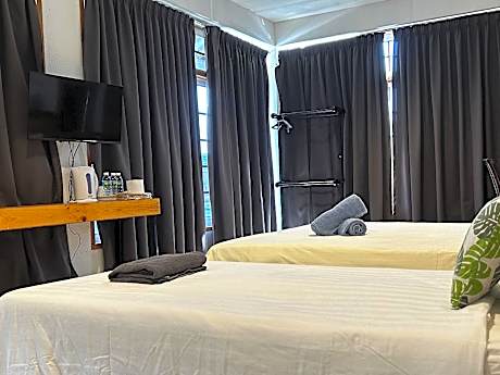 Riverbank Dungun Guesthouse & Cafe