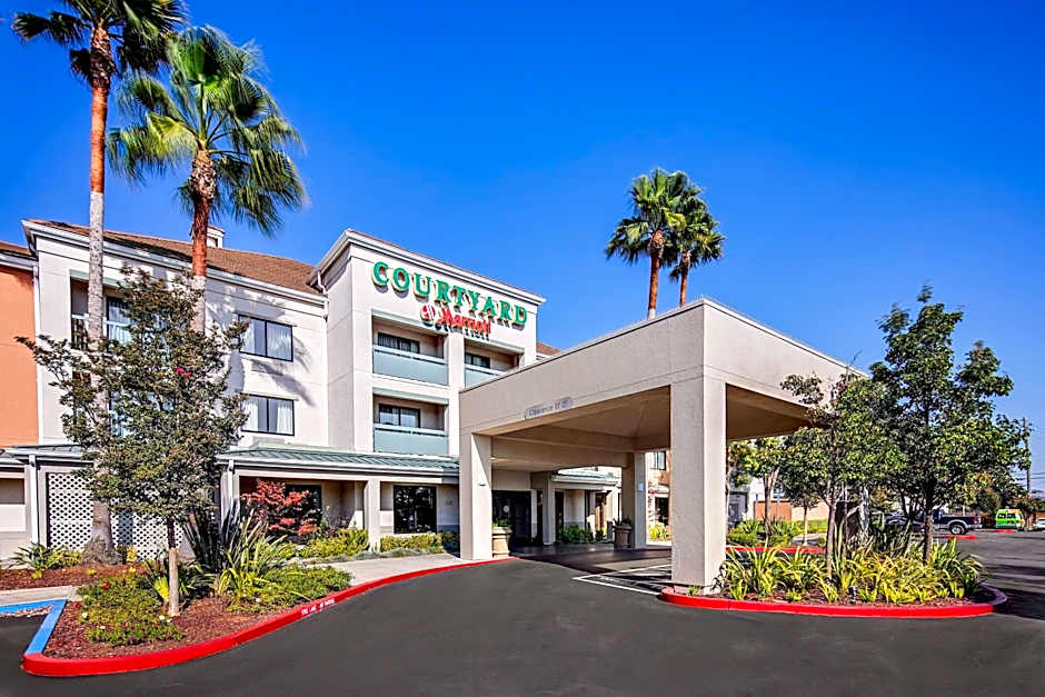 Courtyard by Marriott Oakland Airport