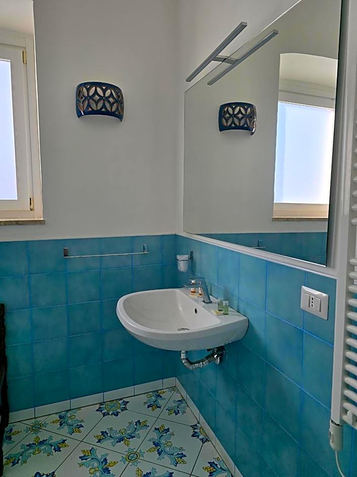 Casa Ninà- Camere con Vista Mare e Terrazza a Raito, Costiera Amalfitana