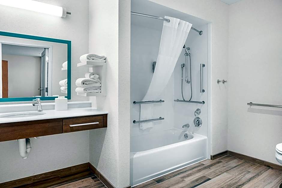 Hampton Inn By Hilton Grand Rapids-North