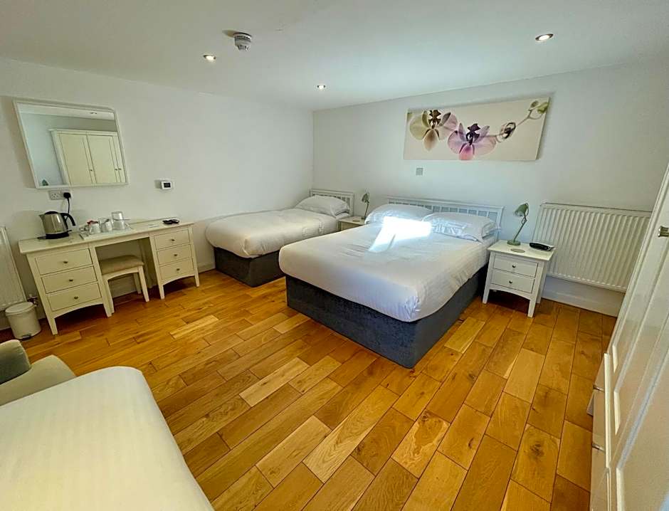 The Queen's Head Hotel